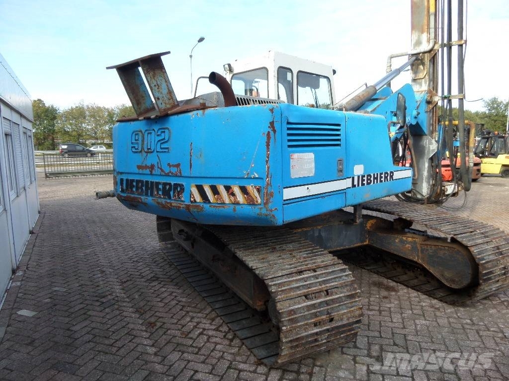 Liebherr R 902 Truck mounted drill rig