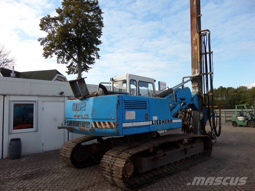 Liebherr R 902 Truck mounted drill rig