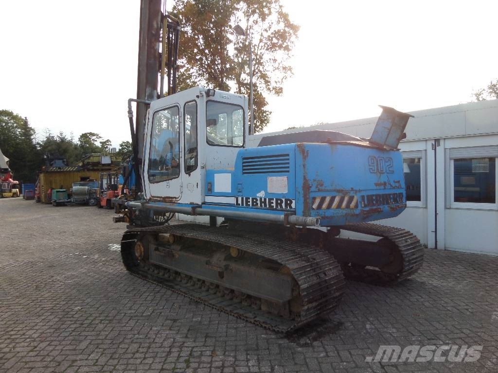 Liebherr R 902 Truck mounted drill rig
