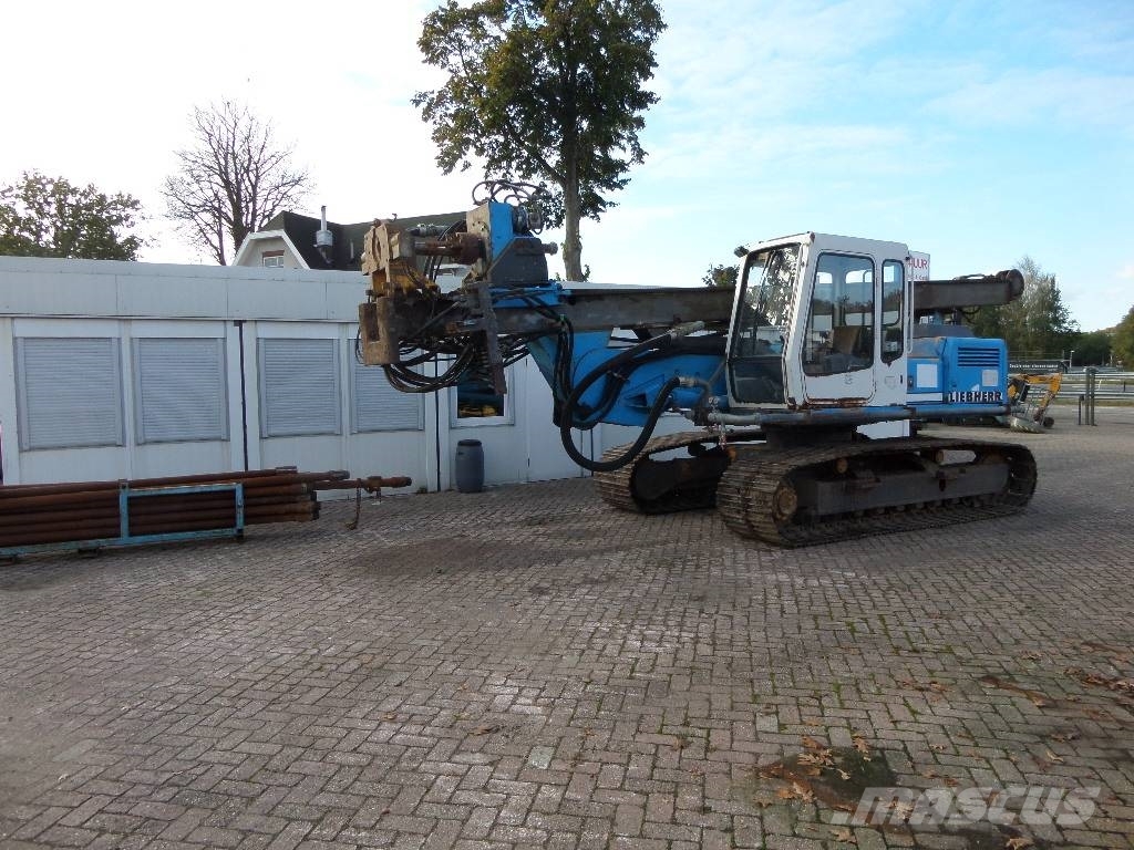 Liebherr R 902 Truck mounted drill rig