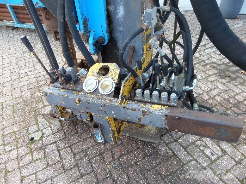 Liebherr R 902 Truck mounted drill rig