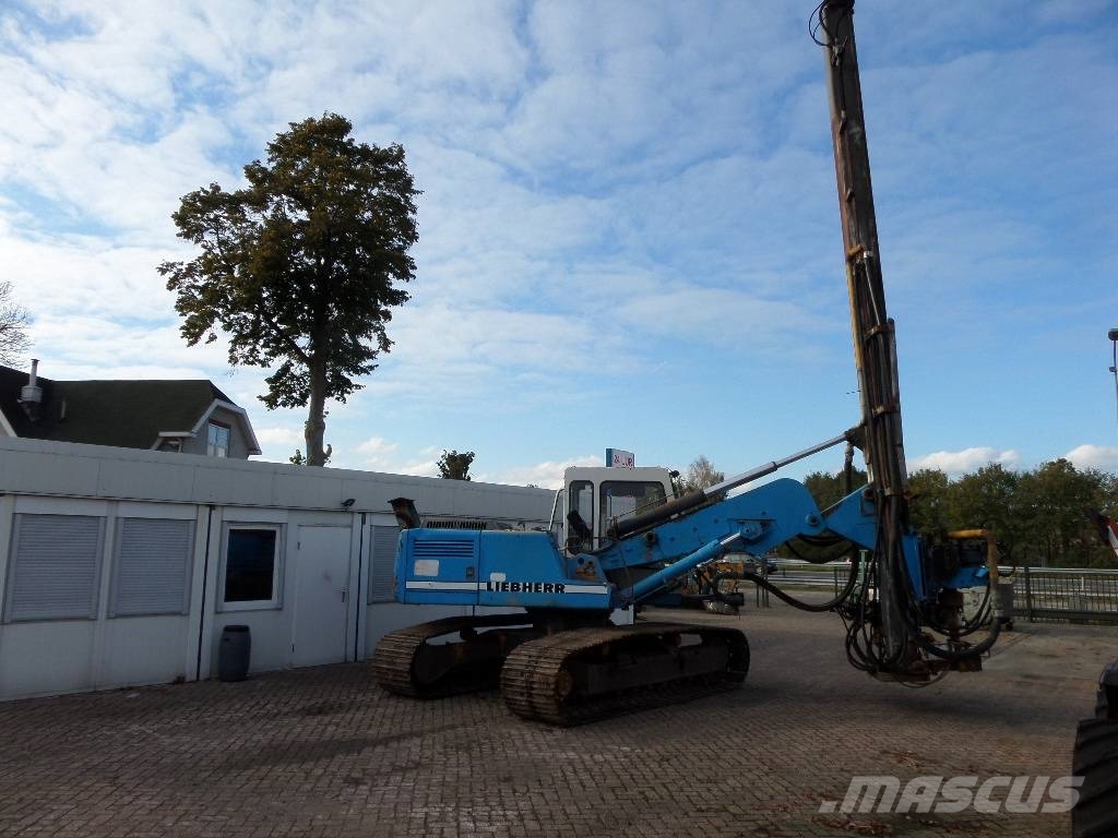 Liebherr R 902 Truck mounted drill rig