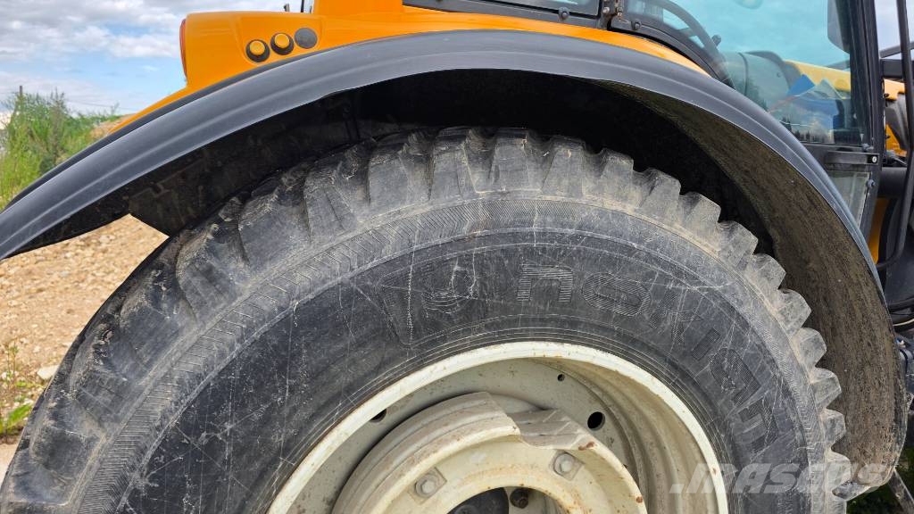 Valtra M 150 الجرارات