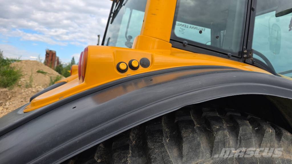Valtra M 150 الجرارات