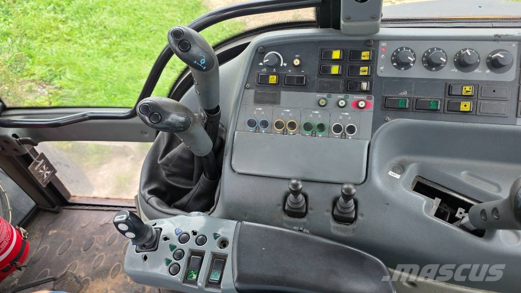 Valtra M 150 الجرارات