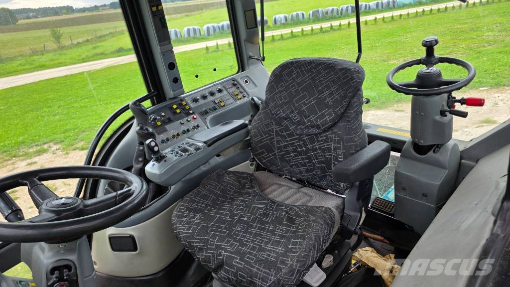 Valtra M 150 الجرارات