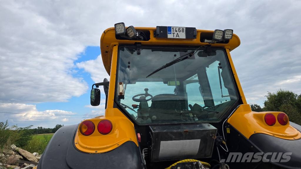 Valtra M 150 الجرارات