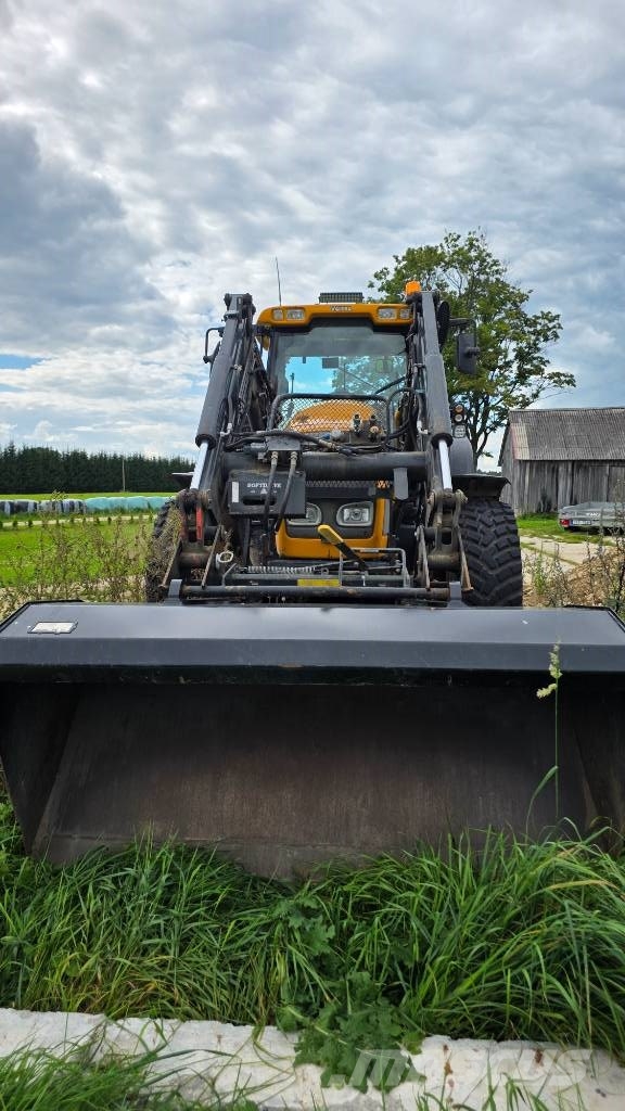 Valtra M 150 الجرارات