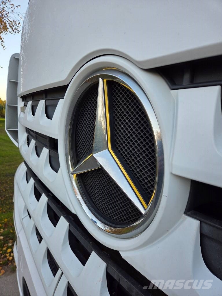 Mercedes-Benz Arocs 3251 Treileri ar āķi