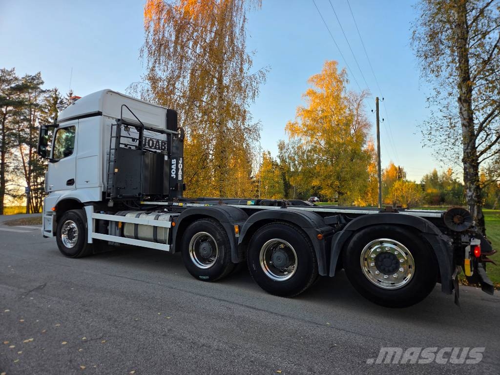 Mercedes-Benz Arocs 3251 Treileri ar āķi