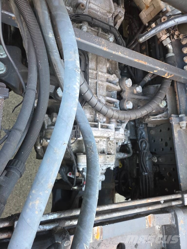 Mercedes-Benz Arocs 3251 Treileri ar āķi