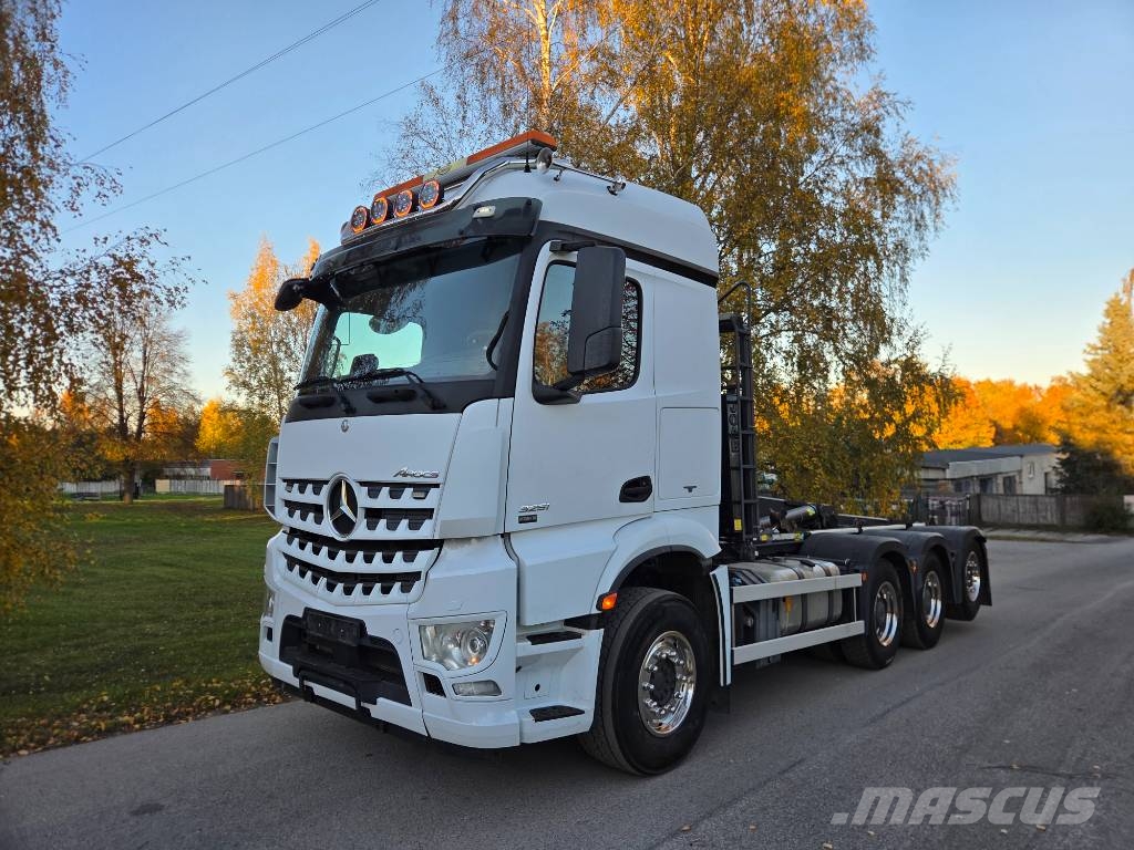 Mercedes-Benz Arocs 3251 Treileri ar āķi