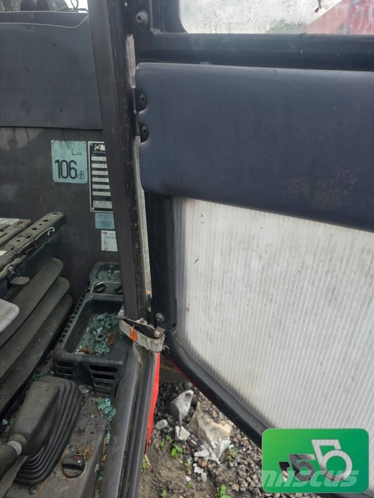 Manitou MLT 627 Cabin Door Podvozky a zavesenie kolies