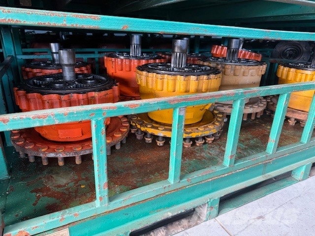 Liebherr USED HYDRAULIC PARTS هيدروليات