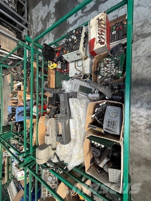 Liebherr USED HYDRAULIC PARTS هيدروليات