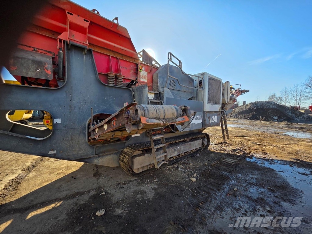 Sandvik QJ 241 Trituradoras móviles