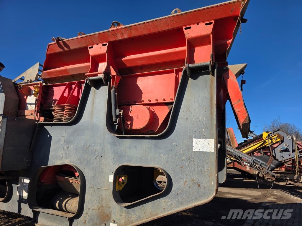 Sandvik QJ 241 Trituradoras móviles