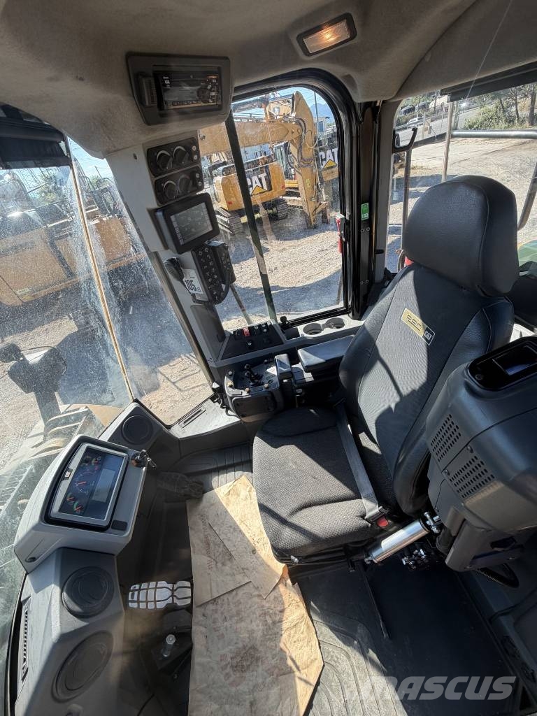 CAT 966 M XE لوادر بعجل