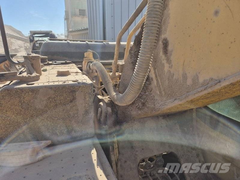 Komatsu PC 210 LC-8 Crawler excavators