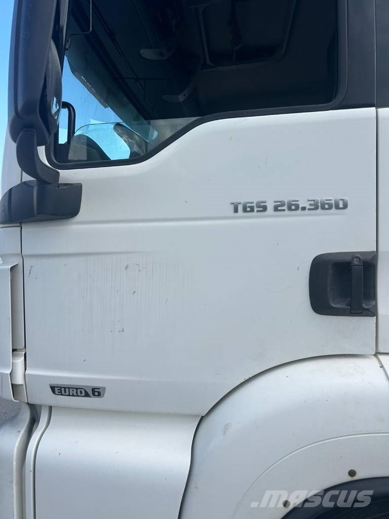 MAN TGS 26.360 Beavertail Flatbed / winch trucks
