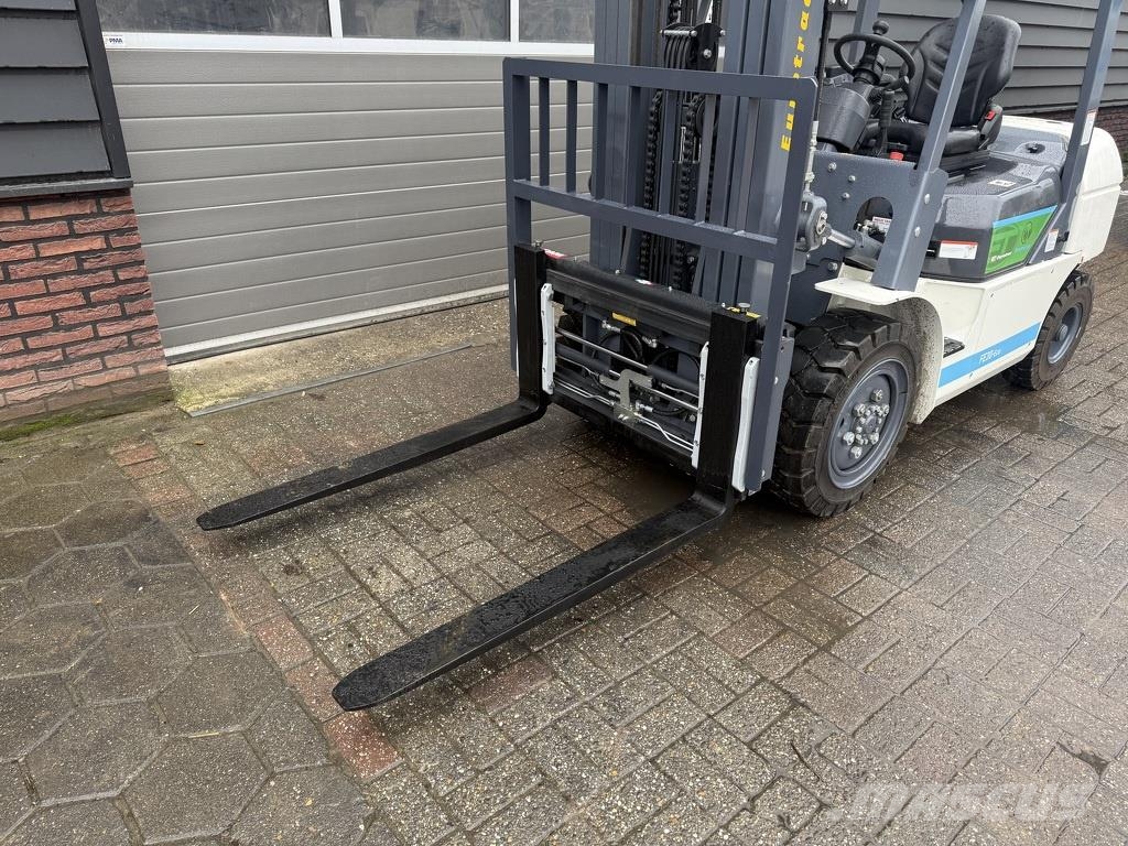 Eurotrac FE30 ECO heftruck NIEUW met vorkenverspreider Electric forklifts