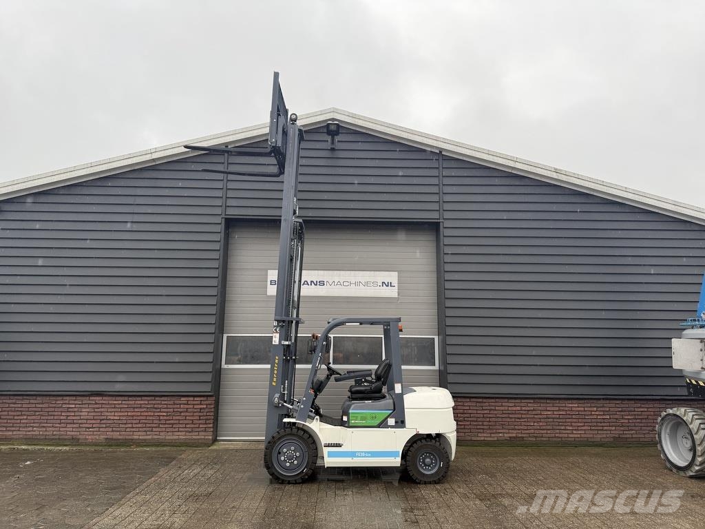 Eurotrac FE30 ECO heftruck NIEUW met vorkenverspreider Electric forklifts