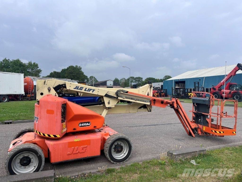 JLG E450AJ Articulated boom lifts