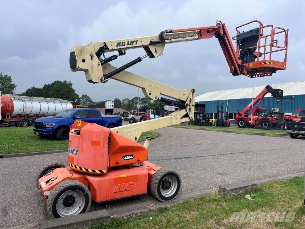 JLG E450AJ Articulated boom lifts