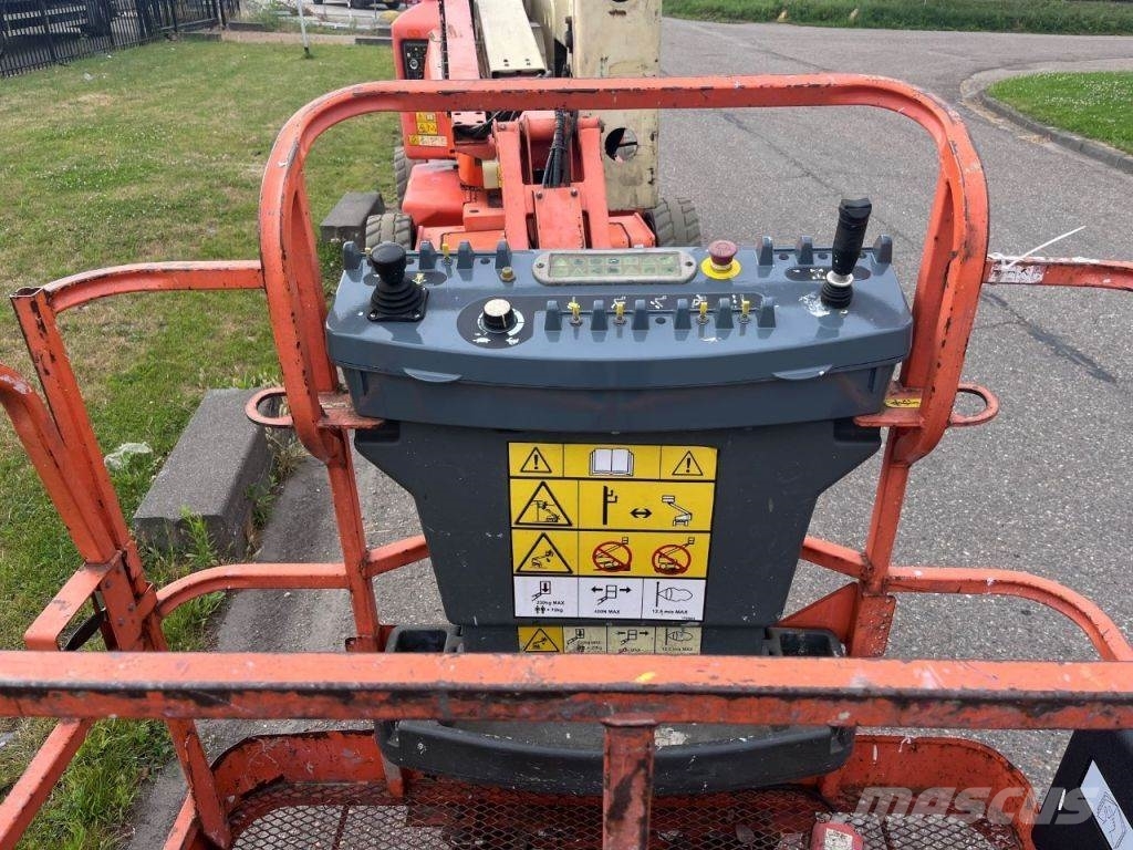 JLG E450AJ Articulated boom lifts
