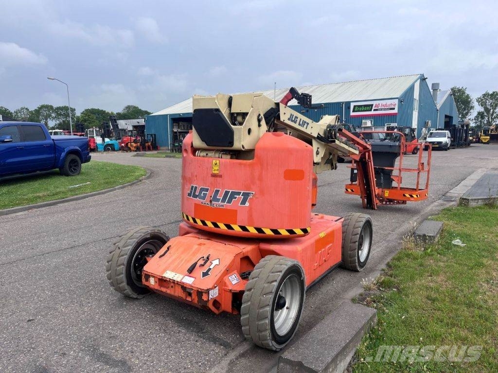 JLG E450AJ Articulated boom lifts