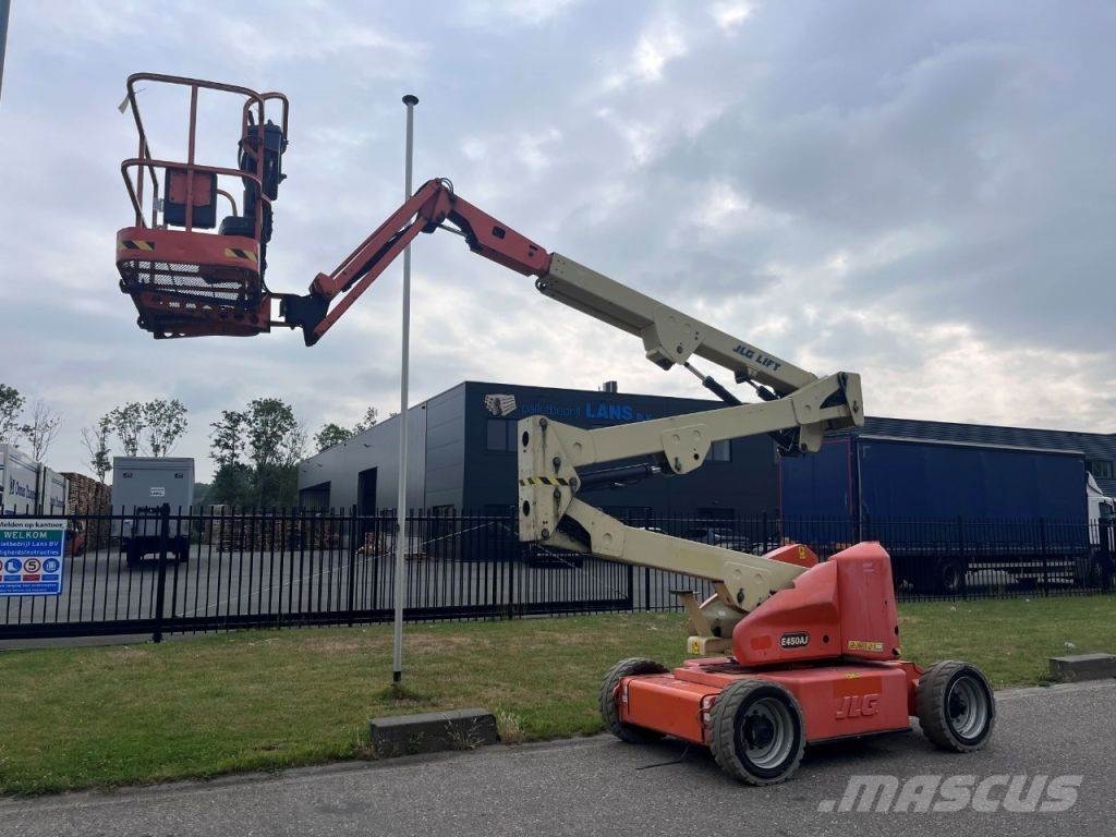 JLG E450AJ Articulated boom lifts