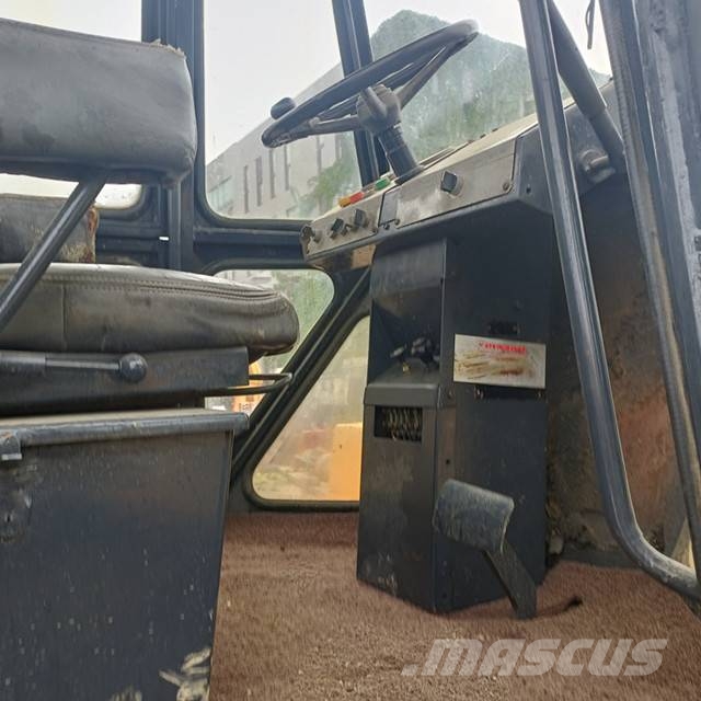 Dynapac CA 301 D مداحل ثنائية الاسطوانة