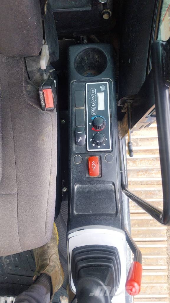 JCB JS220 Plus Gravemaskiner på larvebånd