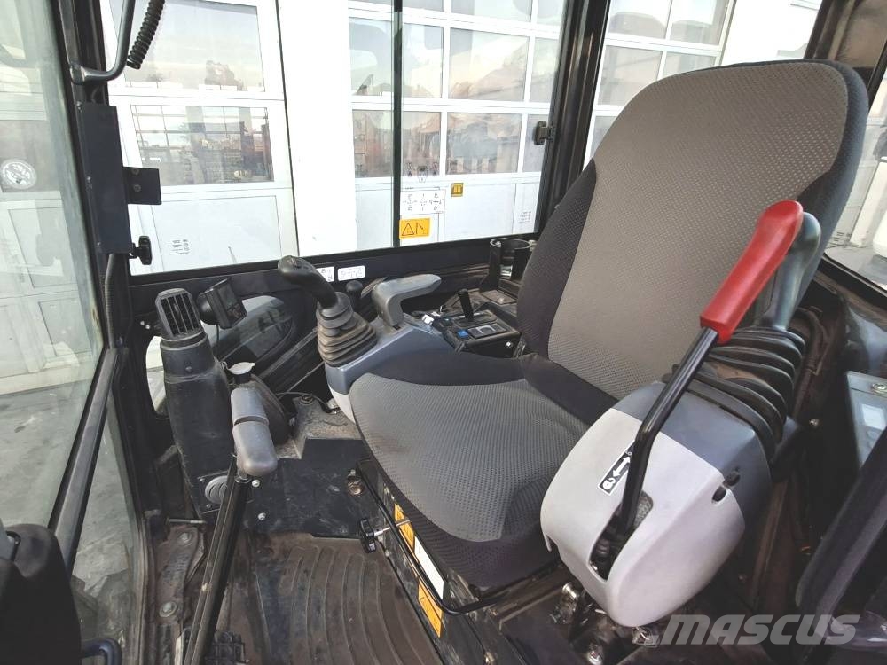 Hitachi ZX 26 U-6 MTC Mini pelle < 7t