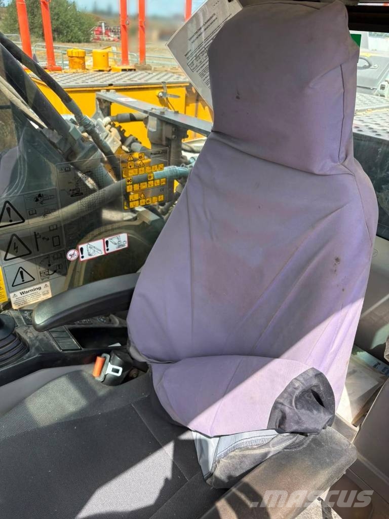 Volvo EC350E 轮式挖掘机