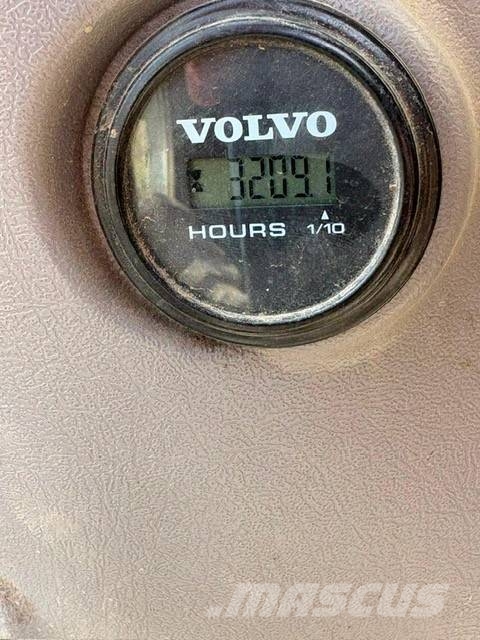 Volvo EC350E 轮式挖掘机