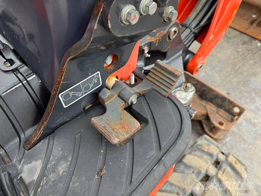 Kubota U10-3 - Hydr. Undercarriage / Hammer Lines Miniescavadeiras < 7t (Mini escavadeiras)