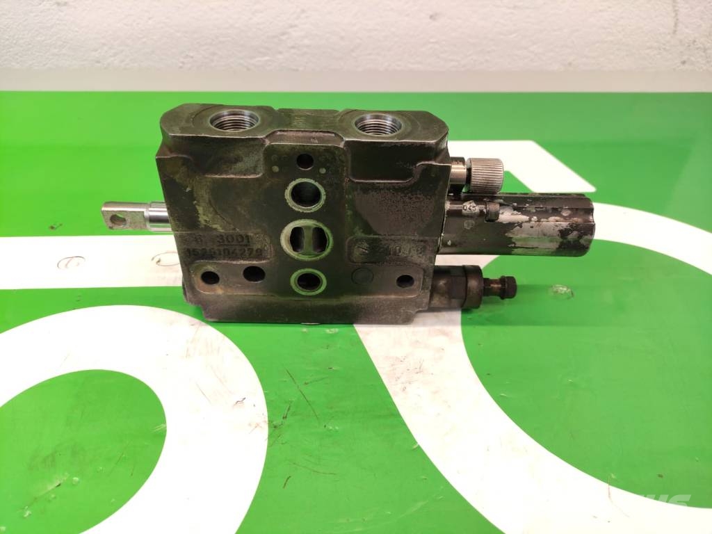 CLAAS Ares 640 Bosch Distributor Section 0521609085 Шасі