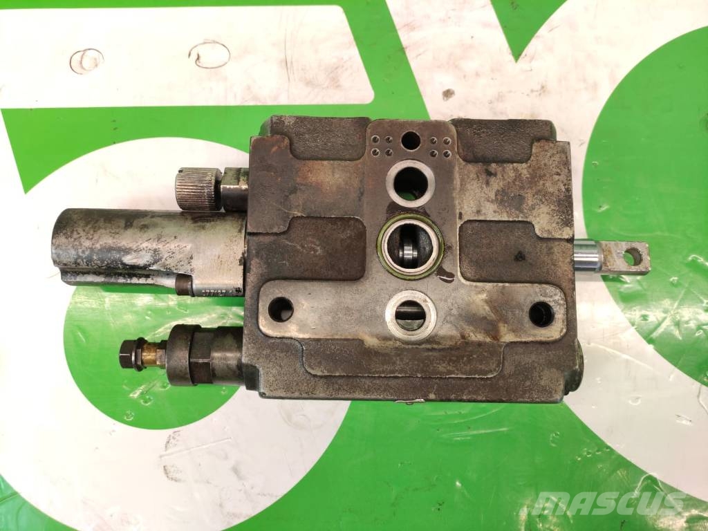 CLAAS Ares 640 Bosch Distributor Section 0521609085 Шасі
