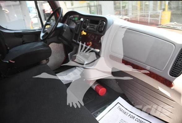 Freightliner BUSINESS CLASS M2 106 건설 장비 - 기타