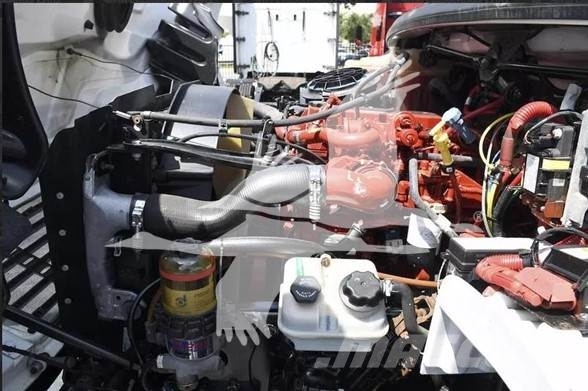 Freightliner BUSINESS CLASS M2 106 Truck Tractor Units
