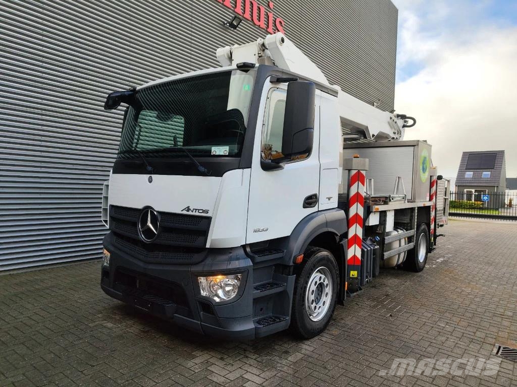Mercedes-Benz Antos 1833 4x2 France Elevateur 284 TBE Plataformas sobre camión