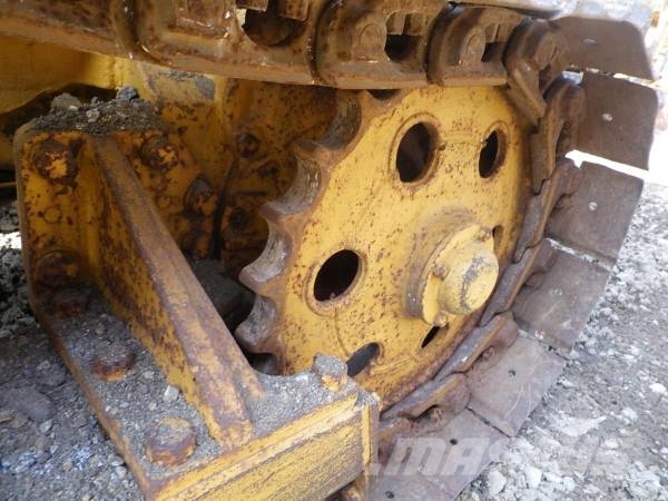 Komatsu D20S-3 Buldooserid