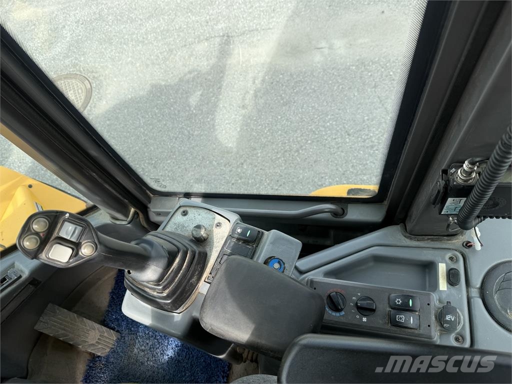 Volvo L30GS لوادر بعجل