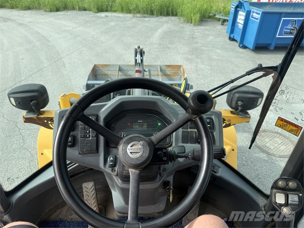 Volvo L30GS لوادر بعجل
