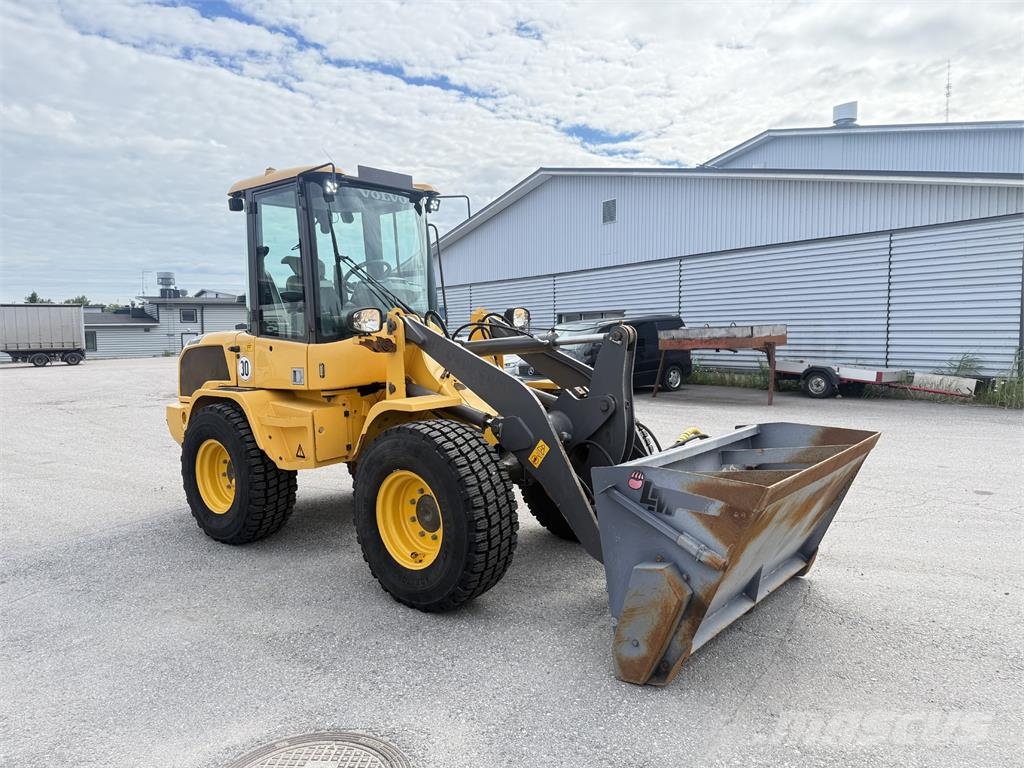 Volvo L30GS لوادر بعجل