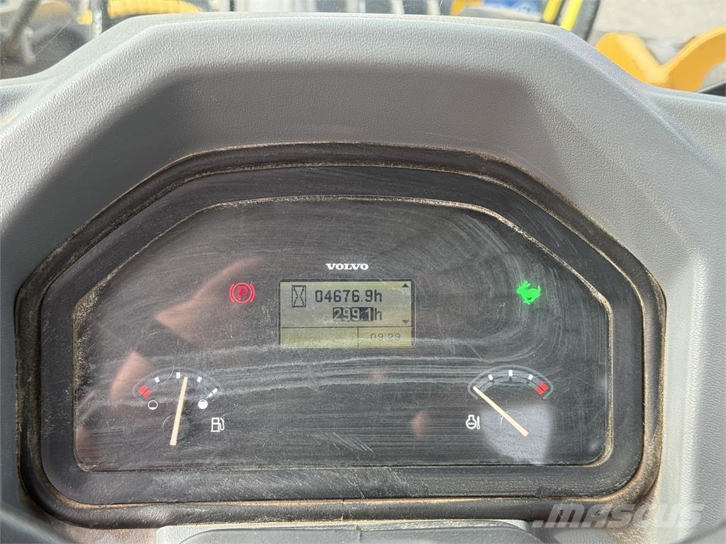 Volvo L30GS لوادر بعجل
