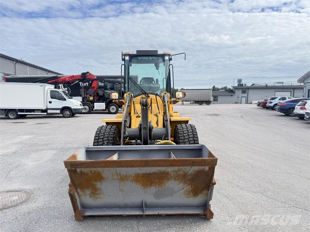 Volvo L30GS لوادر بعجل