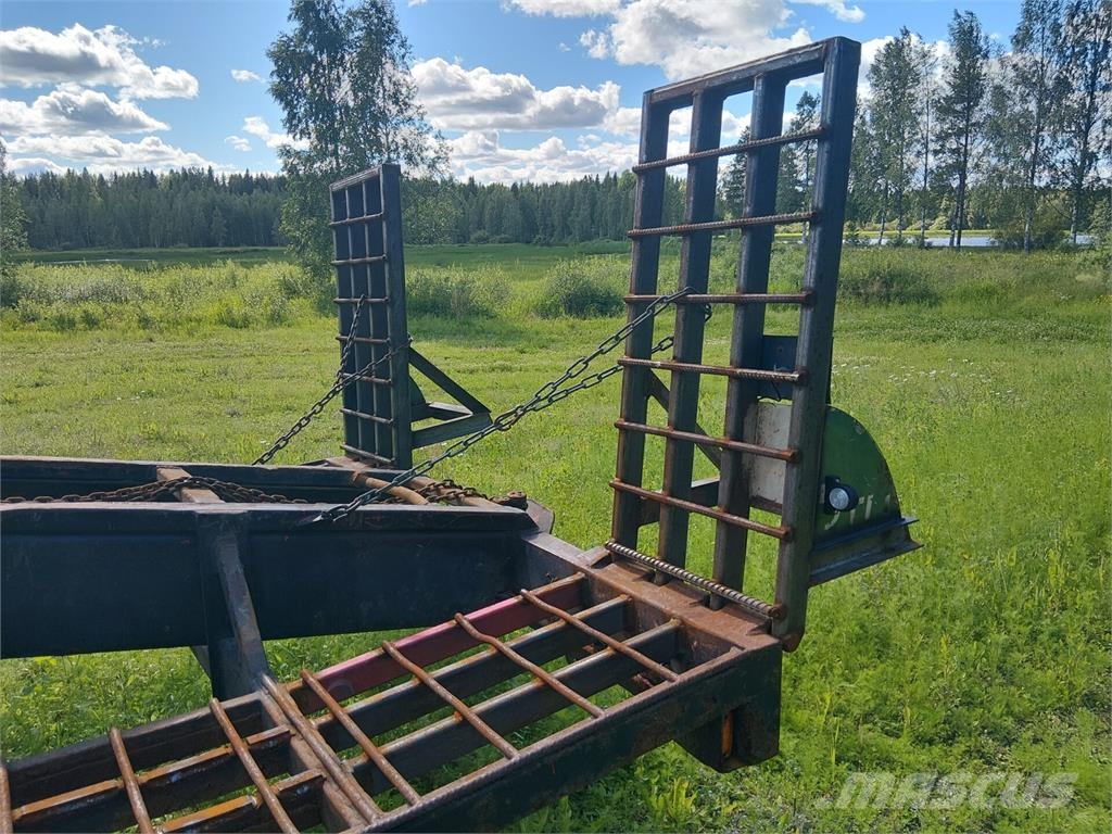 Sisu SM300 Samochody do przewozu maszyn leśnych