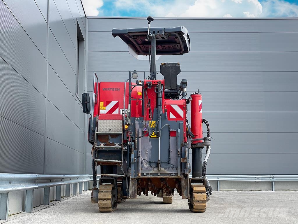 Wirtgen W 100 CFI Asphalt cold milling machines